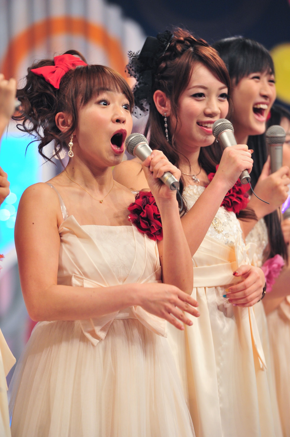 写真左から谷澤恵里香、フォンチー。