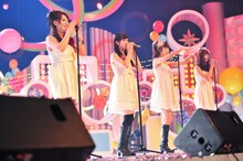 「NA・GA・RA」を披露するギザギザアイドリング!!!。