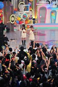 ライブ終了後、名残惜しそうにスタジオを後にするフォンチーと谷澤恵里香。