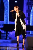 12月23日、テレビ朝日系「MUSIC STATION SUPER LIVE 2011」に出演した絢香。
