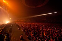 写真は愛知・日本ガイシホールで行われた「THE RED MAGIC RELEASE TOUR FINAL」の模様。