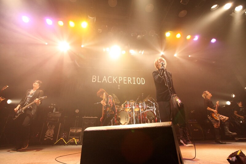 写真は昨日のライブ「BLACK PERIOD Ⅰ-黒服限定LIVE-」の模様。