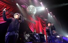 MCでは、メンバーを代表してRYO-Z（写真左から3番目）が「やっと来れたぜ仙台ー！」と喜びをあらわにすると、会場からは「待ってたよー！」というレスポンスが飛んだ。