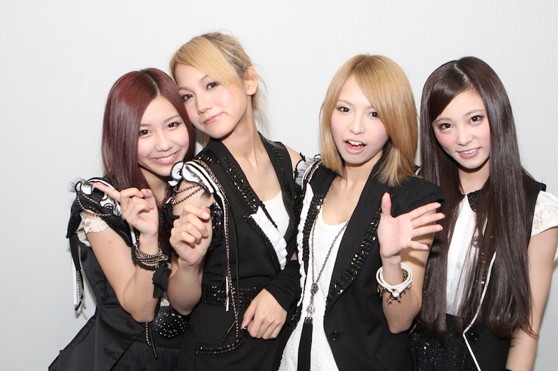 大阪公演でのSCANDAL。