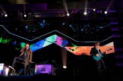 12月22日に行われた「B'z LIVE-GYM 2011 -C'mon-」東京ドーム公演の様子。