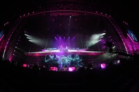 今週の人気の画像7位は「B'z LIVE-GYM 2011東京ドーム、5万人と“一緒に”駆け抜ける」より、B'z。
