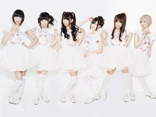 でんぱ組.inc（夢眠ねむは写真左端）