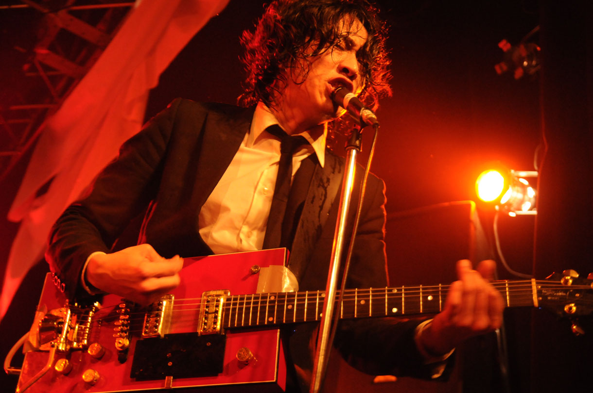 KING BROTHERSケイゾウ（Vo, G）（Photo by Ohagi）