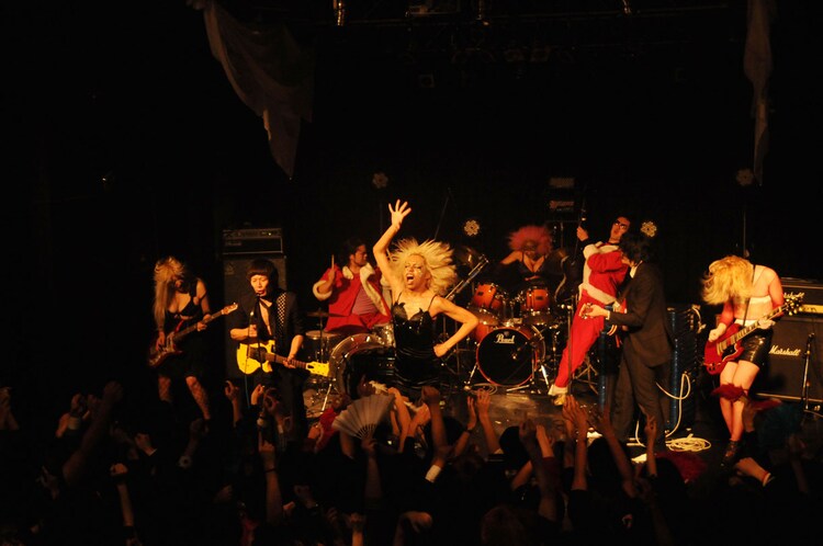 King Brothers 女王蜂 王族の聖夜 で熱烈セッション 音楽ナタリー
