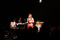 写真はワンマンツアー「TOKI ASAKO LIVE 'Gift ～god bless you!～'」東京公演の様子。