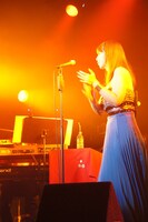 写真はワンマンツアー「TOKI ASAKO LIVE 'Gift ～god bless you!～'」東京公演の様子。