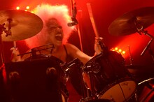 女王蜂ルリちゃん（Dr）（Photo by Ohagi）