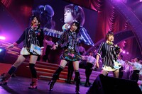 白組「制服レジスタンス」 (C)AKS