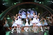 白組「オーマイガー!」 (C)AKS