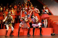 紅組応援団のあやまんJAPAN。 (C)AKS