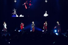 12月24日に東京・東京国際フォーラム ホールAで開催されたSHINeeのライブ「SHOWCASE LIVE」の模様。