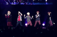12月24日に東京・東京国際フォーラム ホールAで開催されたSHINeeのライブ「SHOWCASE LIVE」の模様。