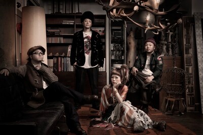 SHAKALABBITS。写真一番右がこのたび加入したYOSUKE（B）。