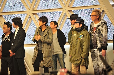 本日12月30日に行われた「第62回NHK紅白歌合戦」リハーサルより、白組サイドの様子。