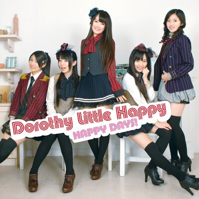 写真はシングル「HAPPY DAYS!」Type Aジャケット。