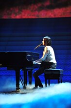 アンジェラ・アキのリハーサルの様子。