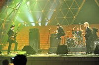 本番さながらの熱演で最終調整を行った猪苗代湖ズ。