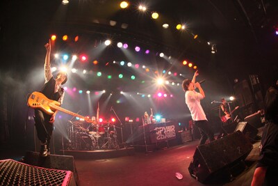 写真は12月31日に行われたSPYAIRカウントダウンライブの模様。