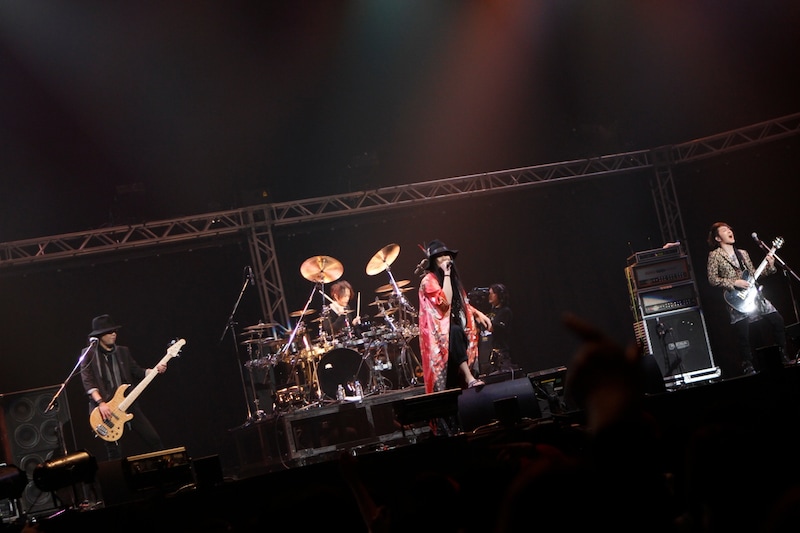 逹瑯（ムック）、ミヤ（ムック）、TAKASHI（BUG）、yukihiro（L'Arc-en-Ciel）によるSESSION C。