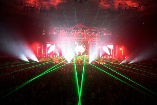 「T.M.R. NEW YEAR PARTY '12 LIVE REVOLUTION」の模様。