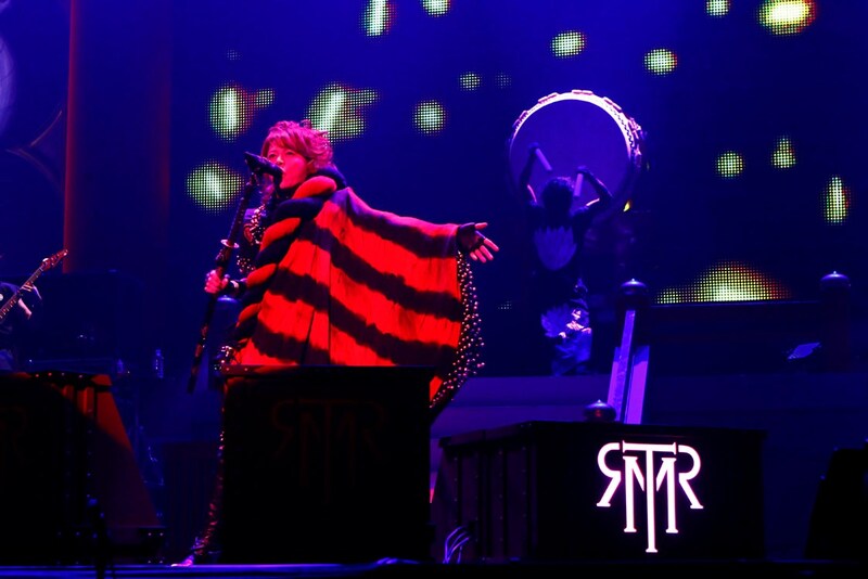 「T.M.R. NEW YEAR PARTY '12 LIVE REVOLUTION」の模様。