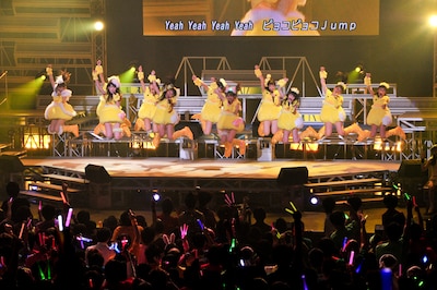 モーニング娘。9期メンバーの生田衣梨奈、鞘師里保、譜久村聖、鈴木香音はこの日加入1周年を迎えた。