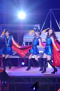 Berryz工房（写真左から清水佐紀、嗣永桃子、徳永千奈美）