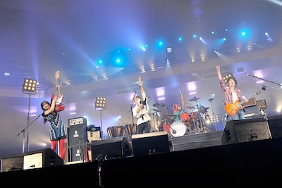 昨日の武道館公演の模様は4月4日にDVD化されることが決定している。（撮影：古溪一道）