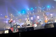 昨日の武道館公演の模様は4月4日にDVD化されることが決定している。(撮影:古溪一道)