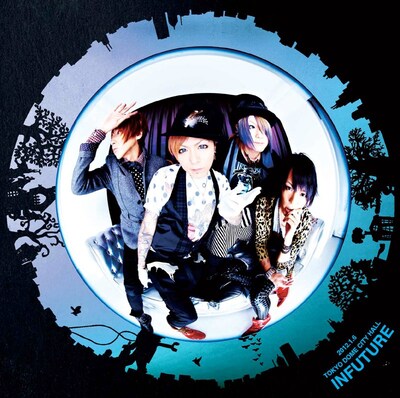 シングル「凛然アイデンティティ」の「baroque Re:First Live IN FUTURE」限定ジャケット。