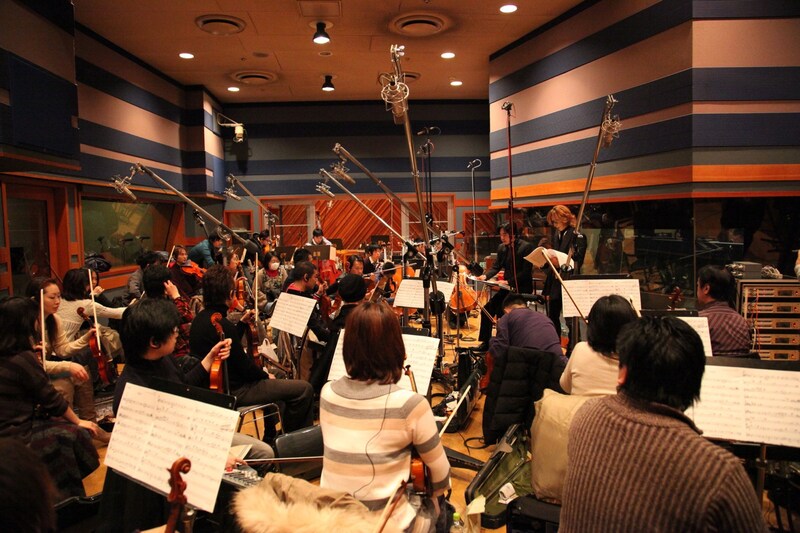 テーマ曲レコーディング中の様子。