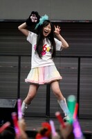 今週の人気の画像5位は「窓も結露！ももクロ新春ライブ『ももクノ60分』熱狂3連戦」より、有安杏果（ももいろクローバーZ）。