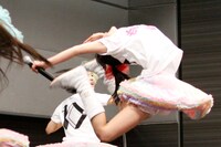 2012年初ライブとなったこの日も見事なえびぞりジャンプを決めた百田夏菜子。