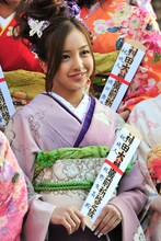 板野友美