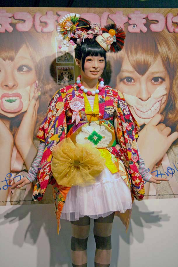 1回転し終えたきゃりーぱみゅぱみゅ。