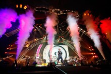 写真は日本武道館公演「LM.C 2012 ～Go To The 5th Anniversary FINAL～」より。