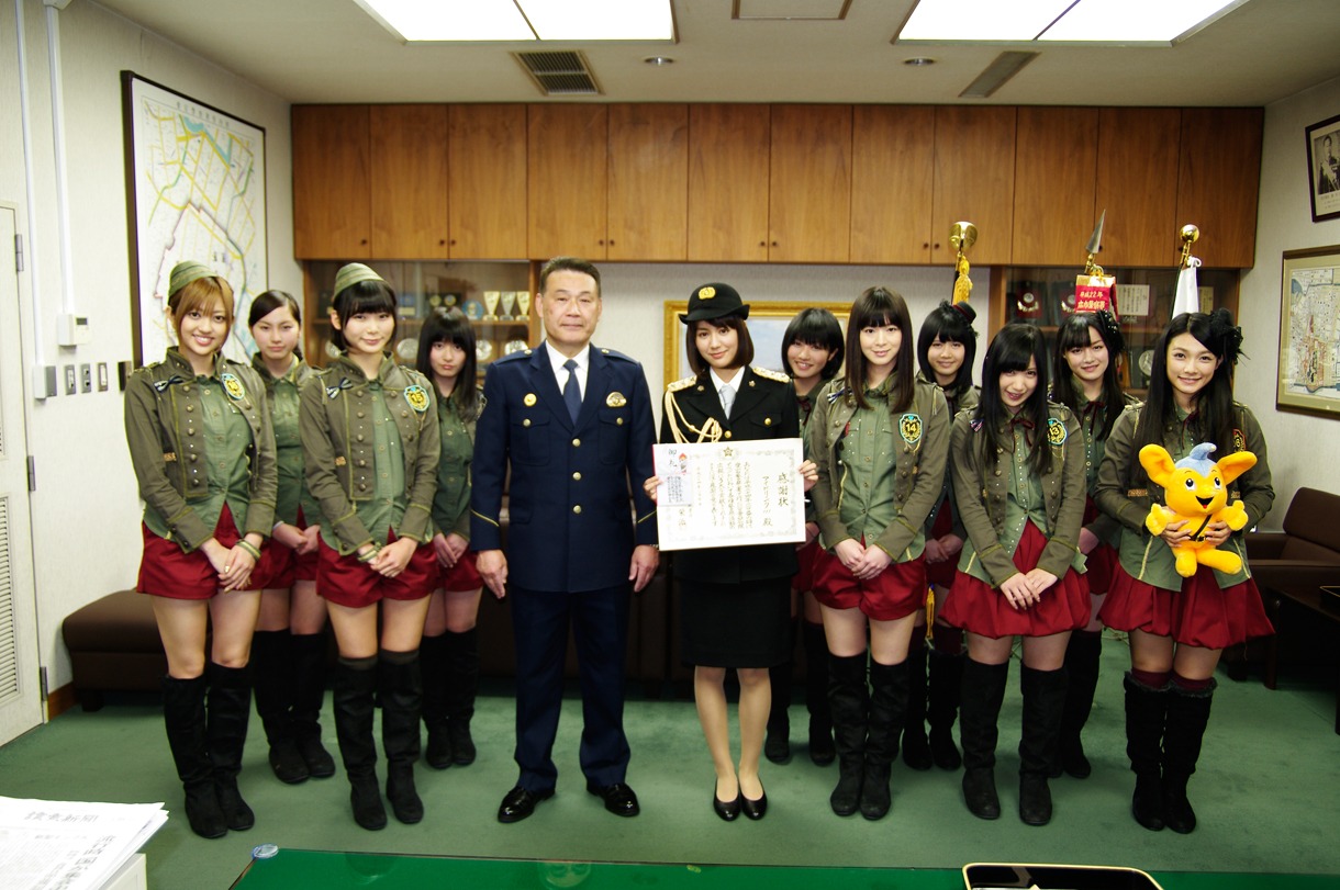 愛宕警察署より感謝状を授与されたアイドリング!!!。