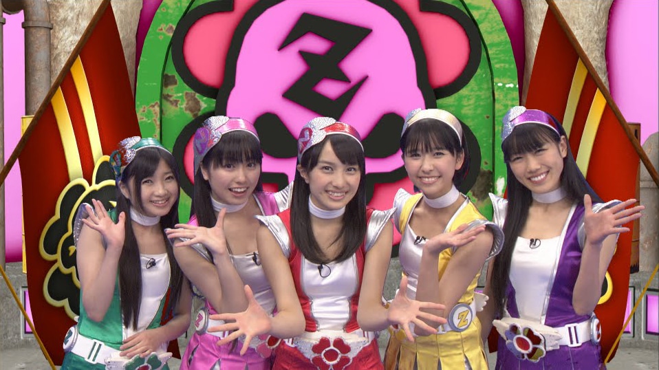 秘密組織「ももクロ団」の有安杏果、佐々木彩夏、百田夏菜子、玉井詩織、高城れに（写真左から）。(C)TBS