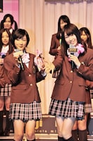 写真左から生駒里奈、高山一実。