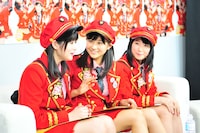 「ミュージックボンバー #24」にはスマイレージからオリジナルメンバーの前田憂佳、和田彩花、福田花音（写真左から）が登場。