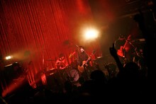 写真は「Heavenstamp oneman tour 2011 'Killer Killer'」ファイナル公演の様子。