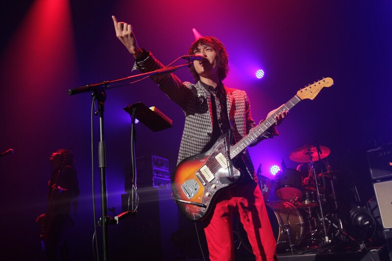 ライブ会場では、メンバーのインタビューなどを収録したDVDパンフレットも販売されている。