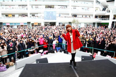 イベント会場を埋め尽くしたファンと一緒にトゥットゥルー。