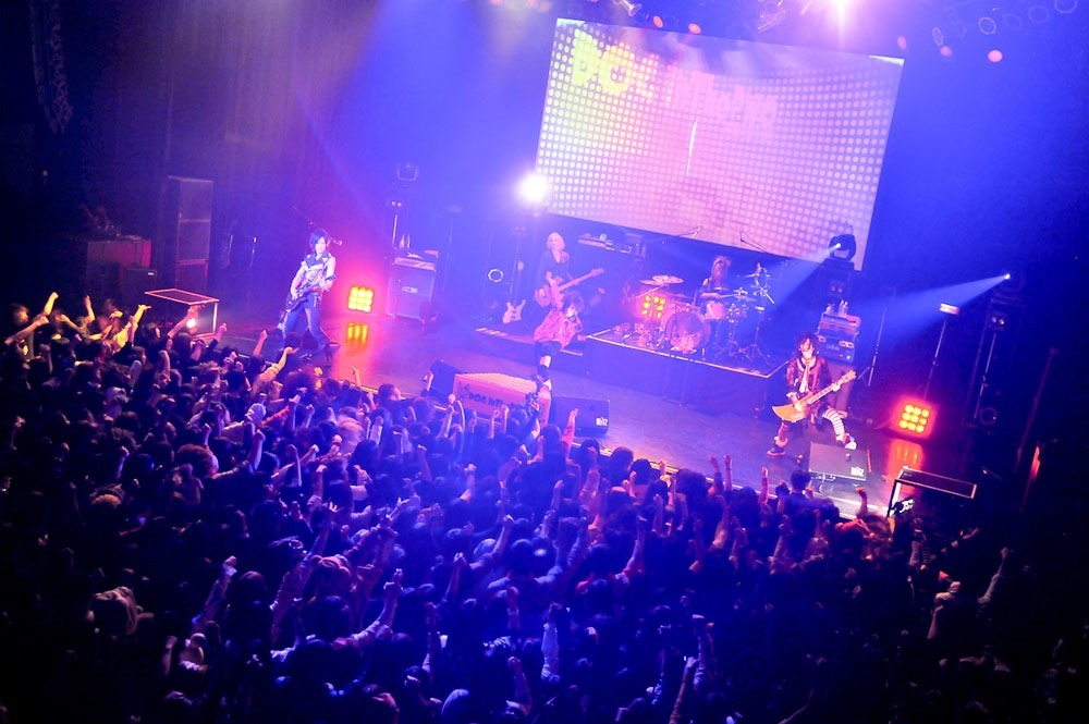 1月14日に行われた赤坂BLITZ公演の模様（撮影：河井彩美）。