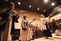 参集殿で行われたライブの様子。